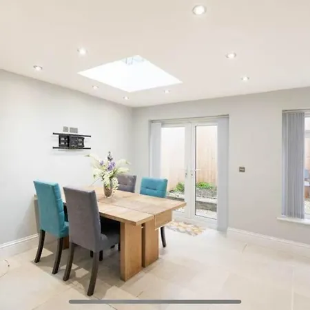 בית נופש Three Storey Clifton Town House בריסטול