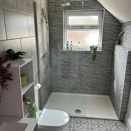 בית נופש Three Storey Clifton Town House *