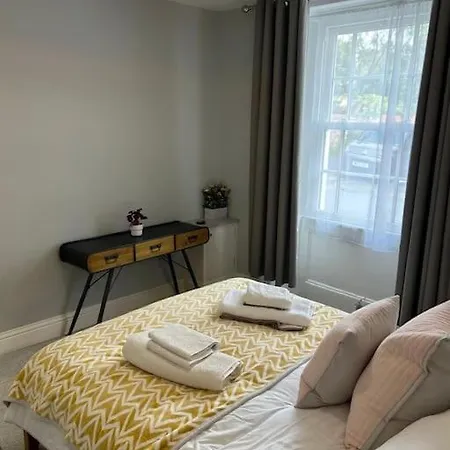 בית נופש Three Storey Clifton Town House *
