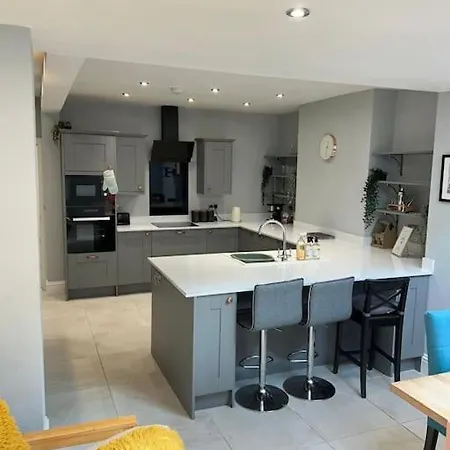 Three Storey Clifton Town House *