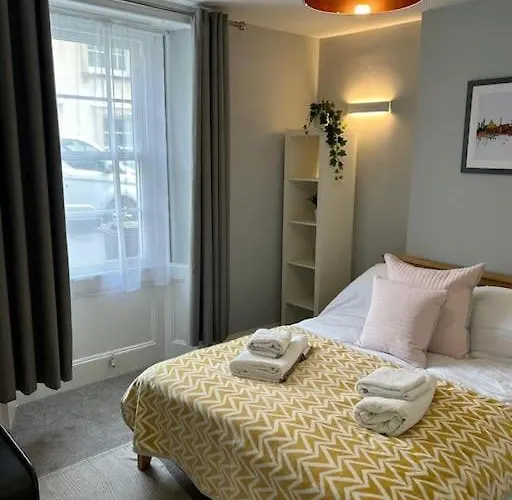 Three Storey Clifton Town House 펜션 *