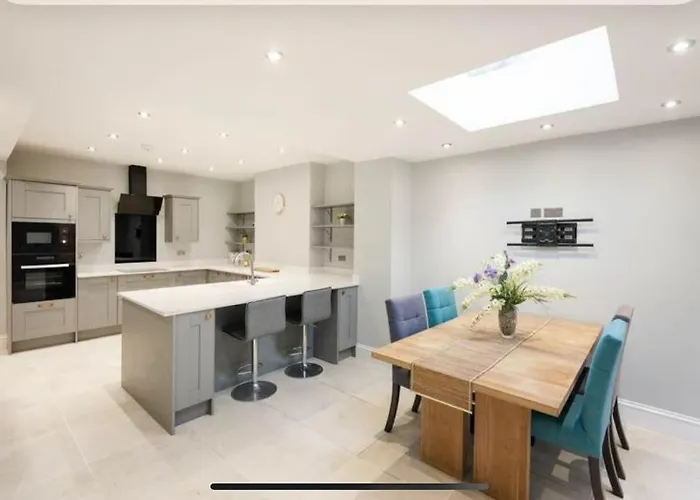 Three Storey Clifton Town House *