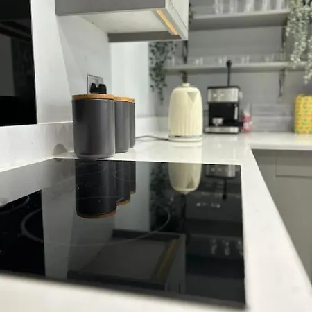 Three Storey Clifton Town House Дом отдыха