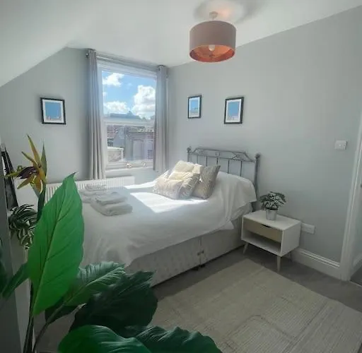 Vakantiehuis Three Storey Clifton Town House *